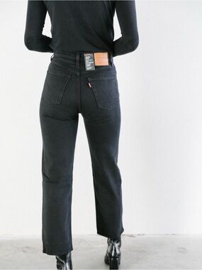 Levi's Black Relaxed Fit Men's Jeans